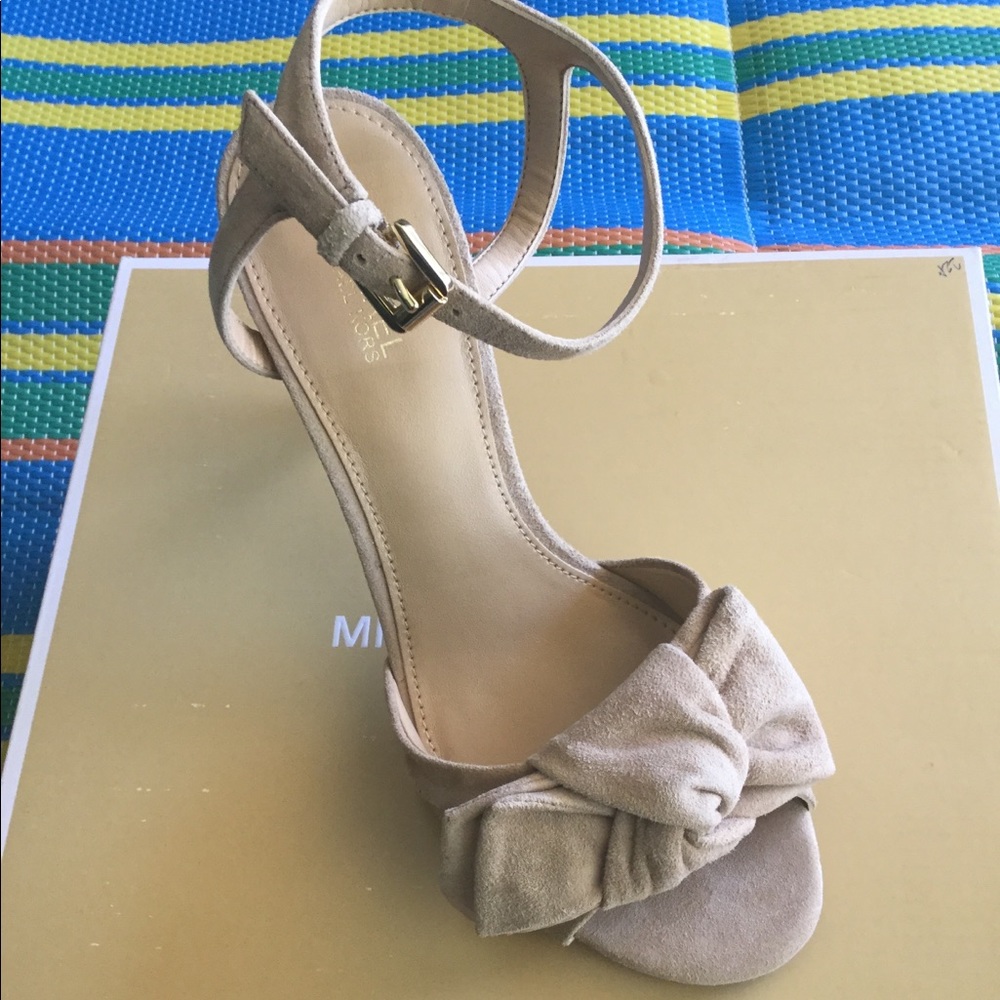 Donated- Michael Kors open toe heels size 6 - Picture 4 of 5